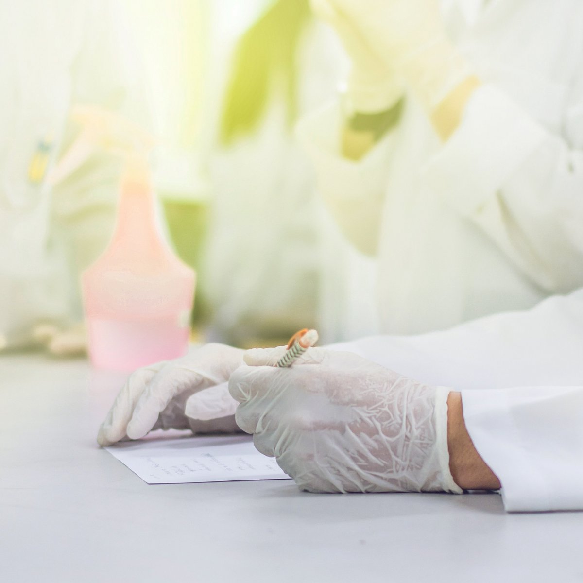 Scientists in the laboratory with gloves doing work - IBU-tec material development and analytics