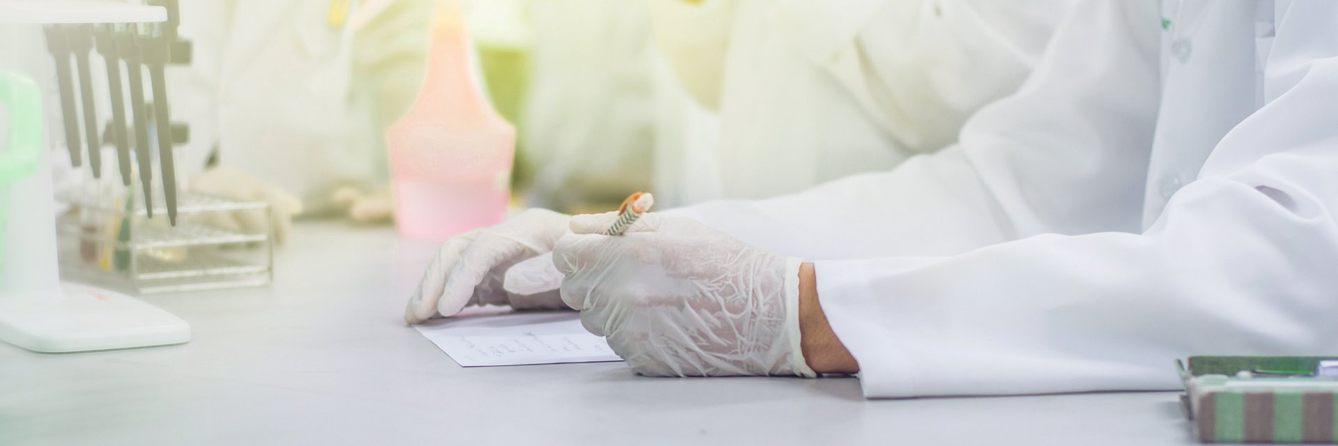 Scientists in the laboratory with gloves doing work - IBU-tec material development and analytics