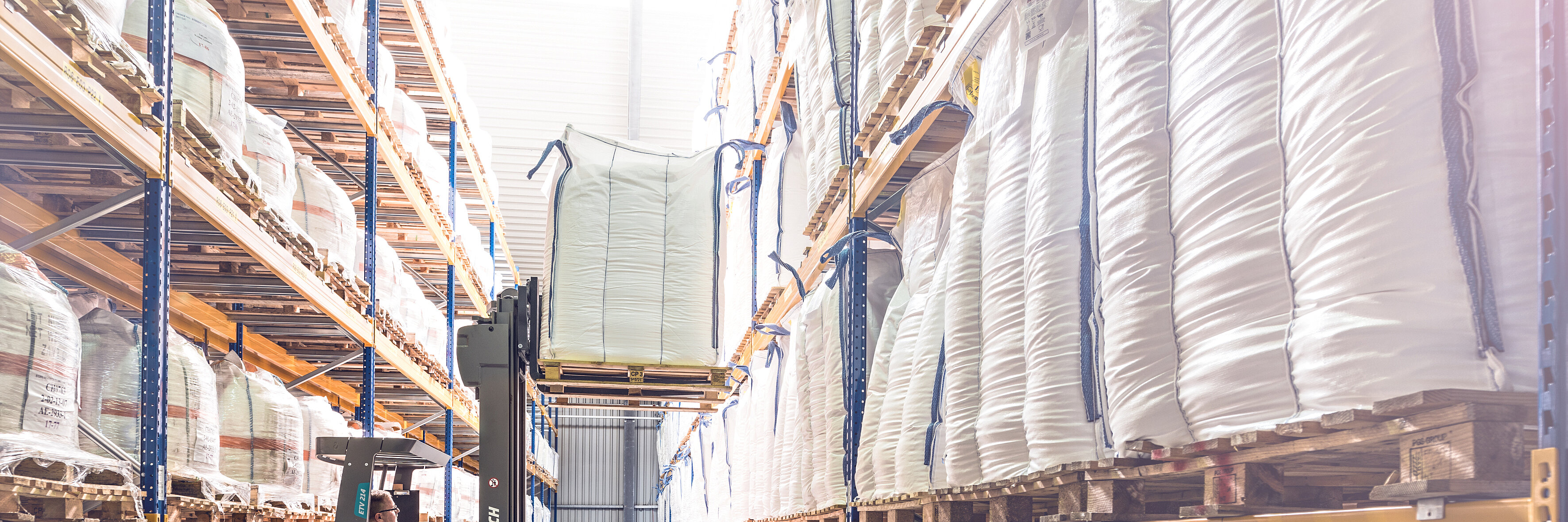 Contract manufacturing and production in rotary kilns at IBU-tec in big bags