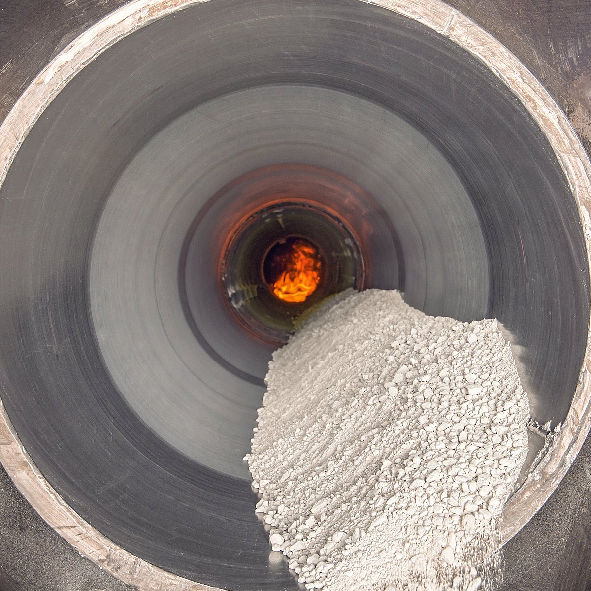 Indirect fired rotary kiln tube with bulk solid material and flame at IBU-tec for scale-up and process trials as well as tolling production with processes like calcination, drying and pyrolysis