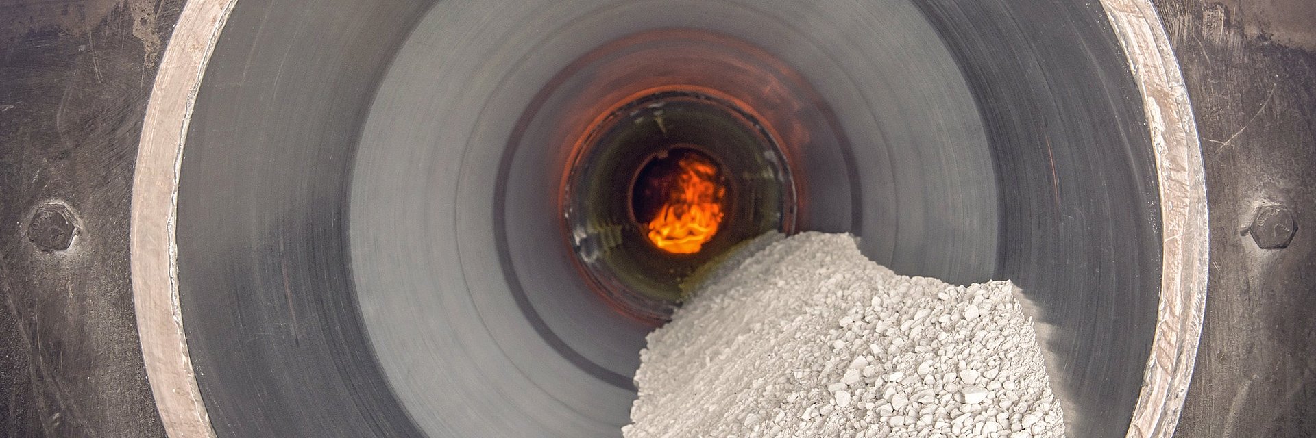 Indirect fired rotary kiln tube with bulk solid material and flame at IBU-tec for scale-up and process trials as well as tolling production with processes like calcination, drying and pyrolysis