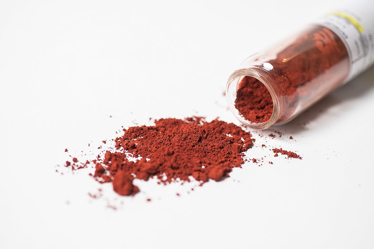 IBU-tec iron oxide powder as pigment or battery material