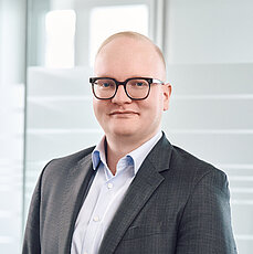 [Translate to English:] Dr. Stefan Schwarz, Division Manager Kathodenmaterial