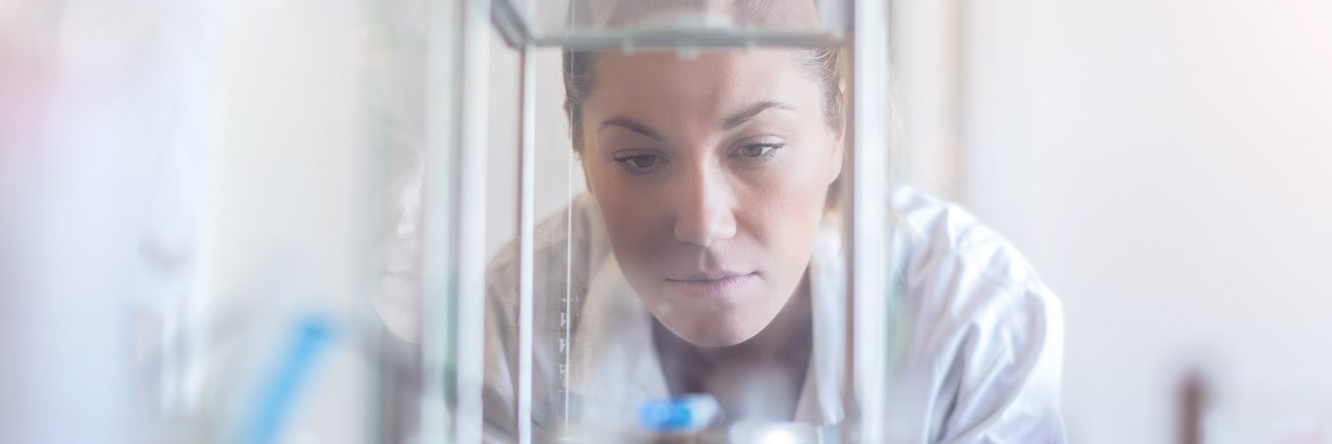 scientist in the laboratory on an IBU-tec picture