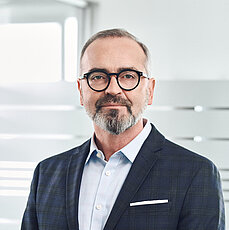 Joerg Leinenbach, CEO   Joerg Leinenbach, CEO